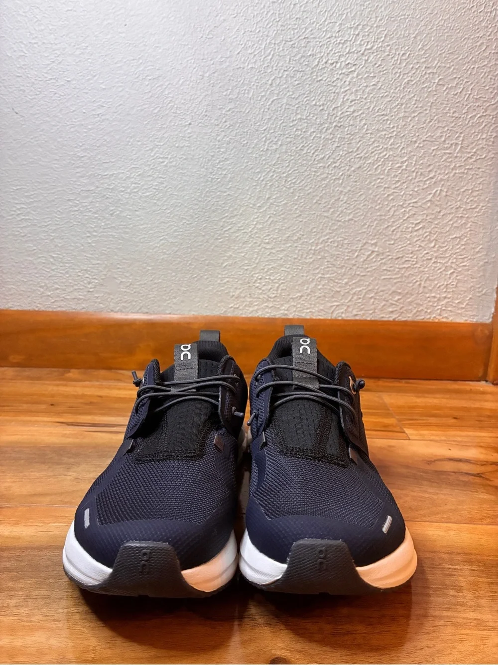 On Cloud Sky Kid’s Athletic Shoe Sneakers, deep navy blue- size 3.5